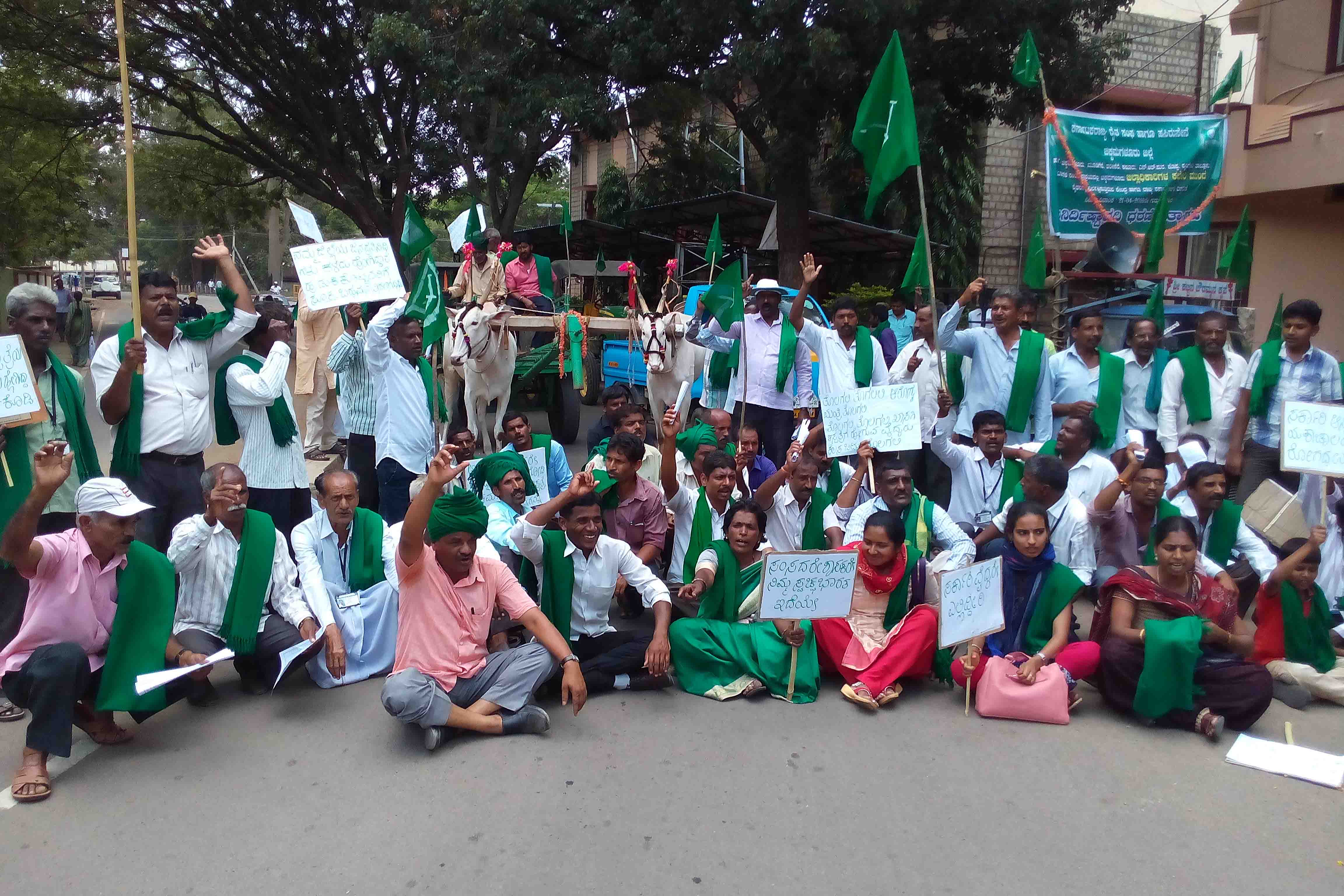 ವಿವಿಧ ಬೇಡಿಕೆಗಳ ಈಡೇರಿಕೆಗೆ ಒತ್ತಾಯಿಸಿ ಧರಣಿ